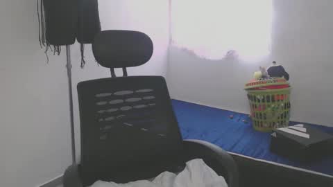 Shayna online show from April 4, 4:04 pm