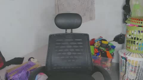 Snapshot of shayna_cute chatting on May 15, 11:56 pm Shayna online show from May 15, 11:56 pm