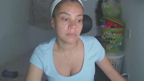 Snapshot of shayna_cute chatting on May 18, 12:51 am Shayna online show from May 18, 12:51 am