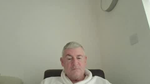 Snapshot of she52 chatting on December 22, 9:06 am she52 online show from December 22, 9:06 am