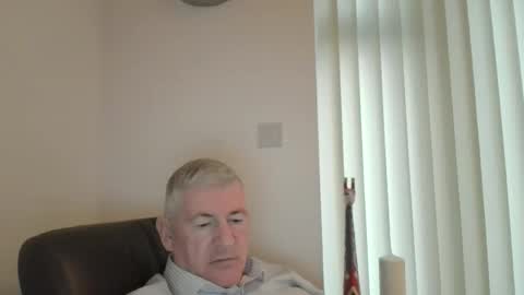 Snapshot of she52 chatting on February 9, 4:11 pm she52 online show from February 9, 4:11 pm