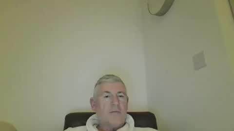 Snapshot of she52 chatting on February 13, 5:42 pm she52 online show from February 13, 5:42 pm