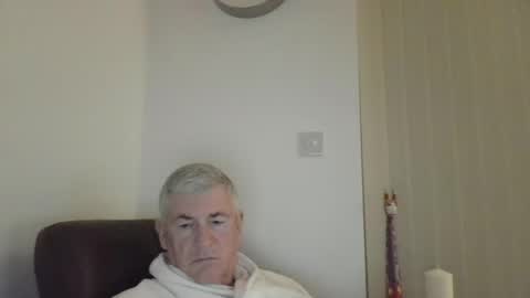 Snapshot of she52 chatting on April 18, 9:48 pm she52 online show from April 18, 9:48 pm