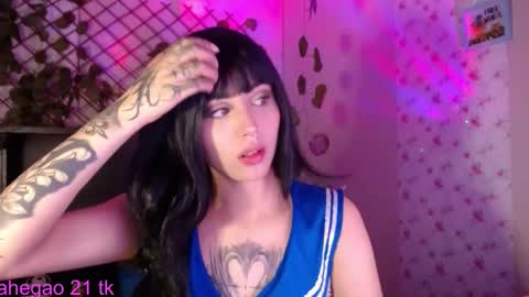 Snapshot of she_alice chatting on March 3, 3:23 am she_alice online show from March 3, 3:23 am