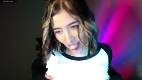 Snapshot of she_alice chatting on April 29, 4:49 am she_alice online show from April 29, 4:49 am