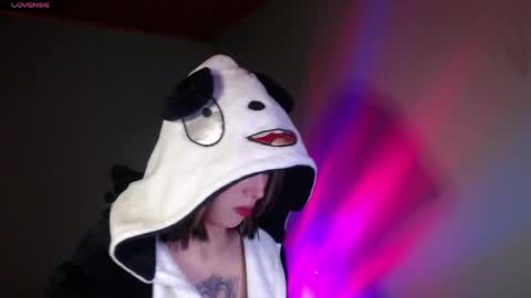 Snapshot of she_alice chatting on May 10, 6:51 am she_alice online show from May 10, 6:51 am