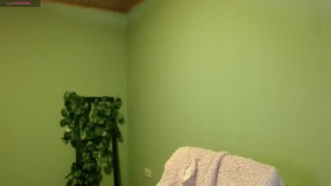 Snapshot of she_alice chatting on May 30, 4:42 am she_alice online show from May 30, 4:42 am