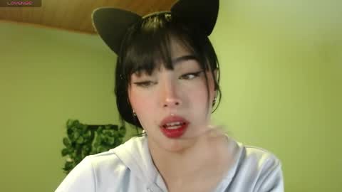 Snapshot of she_alice chatting on June 2, 6:04 am she_alice online show from June 2, 6:04 am
