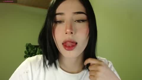 Snapshot of she_alice chatting on June 18, 4:24 am she_alice online show from June 18, 4:24 am