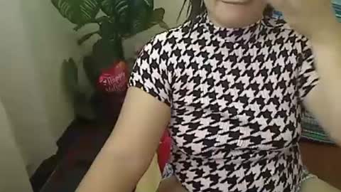 Snapshot of shebomb488504 chatting on February 16, 12:41 am jane online show from February 16, 12:41 am