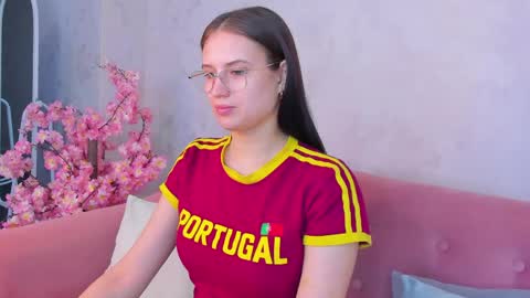 Snapshot of shei1a_shy chatting on May 3, 9:26 am Amely online show from May 3, 9:26 am