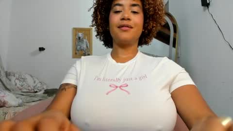 Snapshot of sheilamakano70 chatting on May 4, 11:34 pm Sheila Makano online show from May 4, 11:34 pm