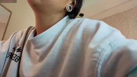 Snapshot of sheilly_brown chatting on August 5, 6:11 pm sheilly_brown online show from August 5, 6:11 pm