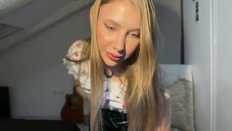 Snapshot of sheislilith chatting on May 23, 7:40 pm Lilith online show from May 23, 7:40 pm