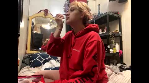 Snapshot of shelbybaby01 chatting on December 8, 9:57 am Shelby holes online show from December 8, 9:57 am