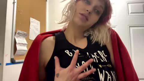 Snapshot of shelbybaby01 chatting on February 17, 8:52 am Shelby holes online show from February 17, 8:52 am