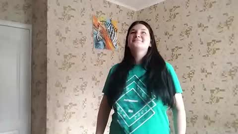 Snapshot of shellydiffley chatting on June 12, 3:11 pm Shelly online show from June 12, 3:11 pm