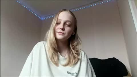 Snapshot of shellyporter chatting on June 11, 8:12 am Kate online show from June 11, 8:12 am
