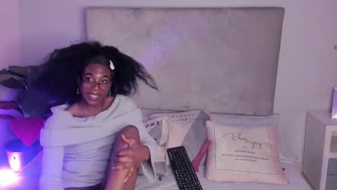 shelsy_issy online show from November 17, 8:25 pm