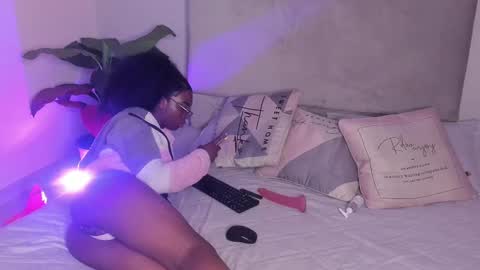 shelsy_issy online show from November 18, 8:46 pm