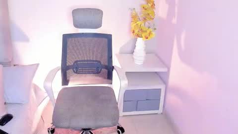 shelsy_issy online show from November 21, 9:57 pm