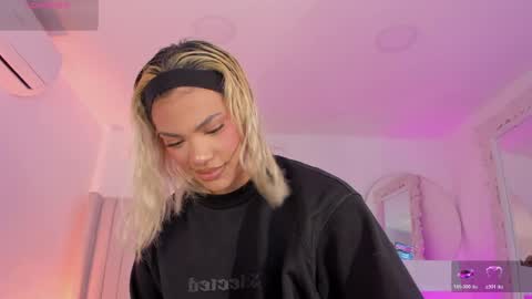 shelynna_azzul online show from April 8, 8:09 pm