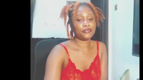 Snapshot of shena_xnomy chatting on June 13, 6:22 am Favour online show from June 13, 6:22 am