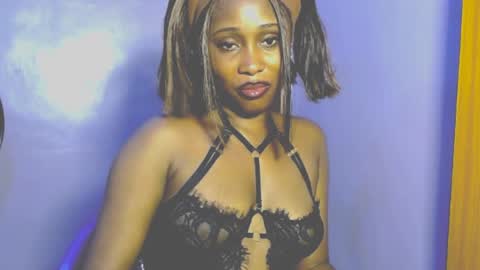 Snapshot of shena_xnomy chatting on June 19, 7:01 am Favour online show from June 19, 7:01 am
