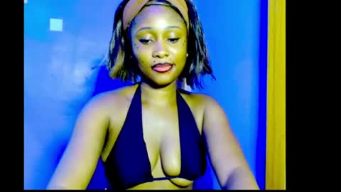 Snapshot of shena_xnomy chatting on June 20, 6:38 am Favour online show from June 20, 6:38 am