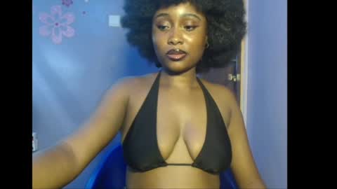 Snapshot of shena_xnomy chatting on July 7, 7:29 pm Favour online show from July 7, 7:29 pm