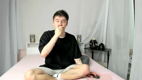 Max online show from December 20, 9:11 pm