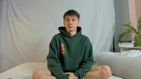 Max online show from March 22, 6:55 pm