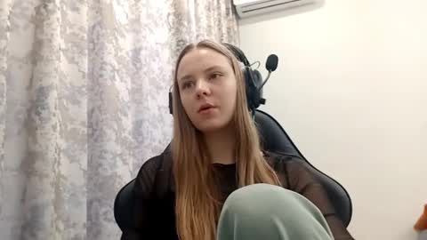 Lisa online show from December 23, 6:11 am