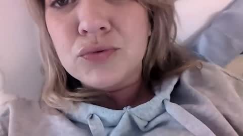 Snapshot of sheseemsinnocent chatting on January 2, 7:40 pm sheseemsinnocent online show from January 2, 7:40 pm