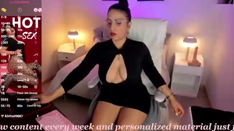 Snapshot of sheyla_hills_ chatting on July 11, 4:26 am Sheyla online show from July 11, 4:26 am