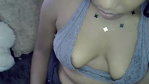 Snapshot of shiksdylan chatting on February 17, 12:12 pm shiksdylan online show from February 17, 12:12 pm