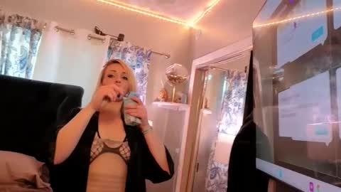 lia pnelli online show from March 4, 8:59 pm