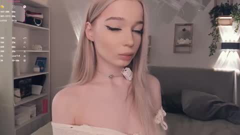 Stella  online show from March 31, 9:53 am