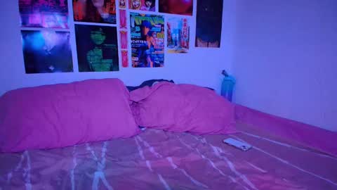 Snapshot of shinji18 chatting on March 12, 11:01 pm Shinji online show from March 12, 11:01 pm