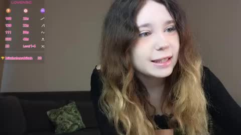 Snapshot of shiny_bell chatting on April 27, 7:17 am Bell 3 Next broadcast online show from April 27, 7:17 am
