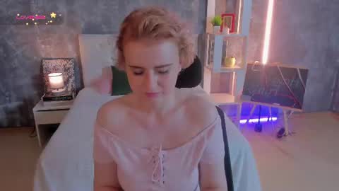 Snapshot of shiny_lisss chatting on July 5, 4:19 am Lisa online show from July 5, 4:19 am