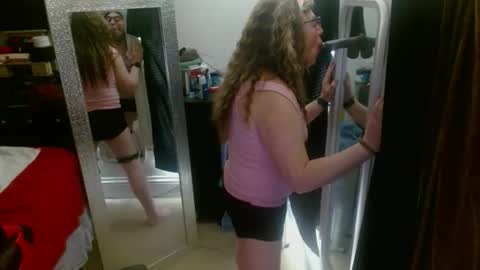 sarah online show from April 7, 8:31 pm