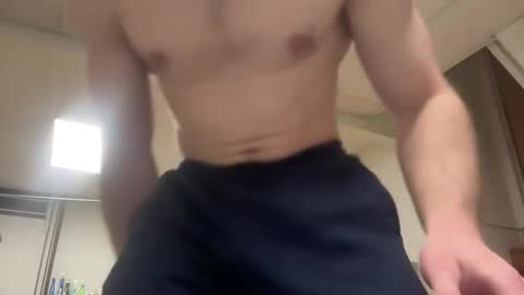 shirtlesshunk15 online show from March 13, 12:50 am