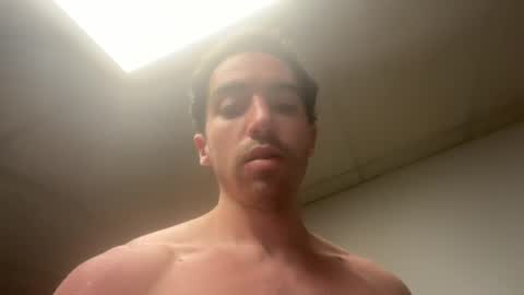 Snapshot of shirtlesshunk15 chatting on June 21, 3:20 am shirtlesshunk15 online show from June 21, 3:20 am