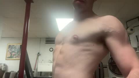 Snapshot of shirtlesshunk15 chatting on July 2, 2:11 am shirtlesshunk15 online show from July 2, 2:11 am