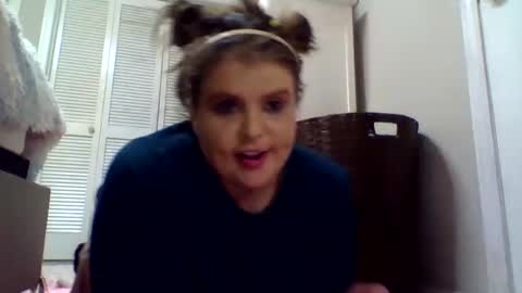 Snapshot of shmuberryfarms chatting on December 24, 12:22 am shmooinaround online show from December 24, 12:22 am