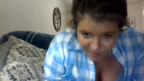 Snapshot of shmuberryfarms chatting on March 6, 3:02 pm shmooinaround online show from March 6, 3:02 pm