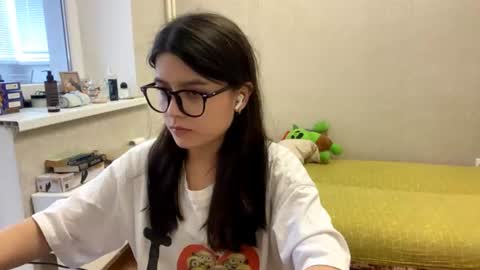 Snapshot of shontagrabowski chatting on June 27, 2:34 pm Marie online show from June 27, 2:34 pm