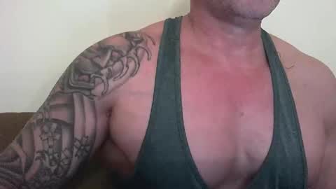 Snapshot of show_on_for_you chatting on December 12, 8:21 pm show_on_for_you online show from December 12, 8:21 pm