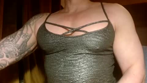 Snapshot of show_on_for_you chatting on November 2, 10:45 pm show_on_for_you online show from November 2, 10:45 pm